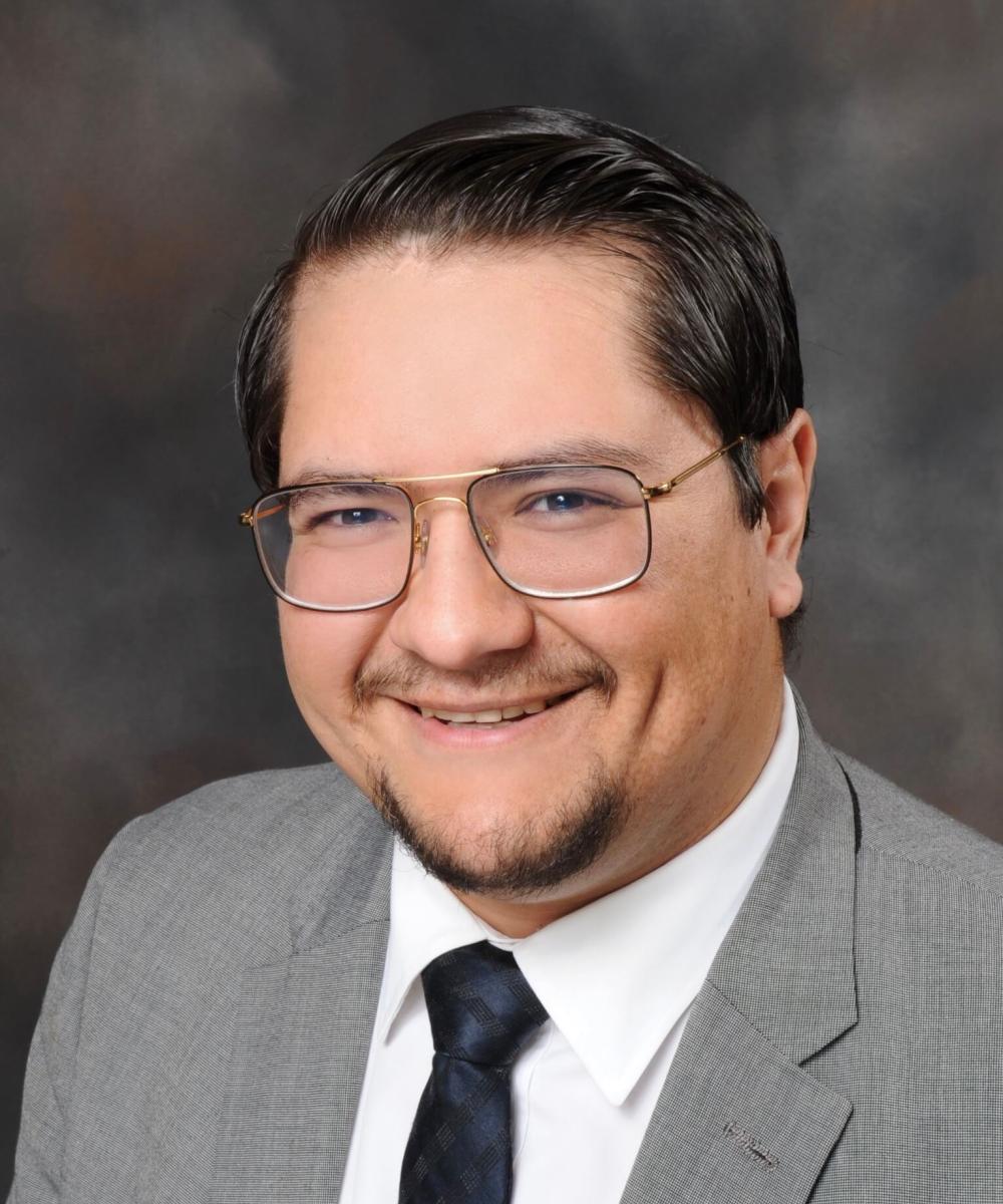 Manuel Vega headshot